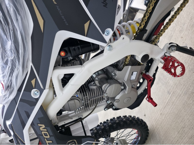 CROSS/ENDURO OFFROAD BARTON NXT250L CC 4T (ROTI 21" - 18") NEGRU/GOLD MODEL 2026