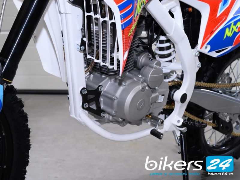 MOTOCICLETA CROSS ENDURO OFFROAD BARTON NXT250L CC 4T (ROTI 21" - 18") ROSU/ALBASTRU MOTOCICLETA CROSS ENDURO OFFROAD BARTON NXT250L CC 4T (ROTI 21" - 18") ROSU/ALBASTRU
