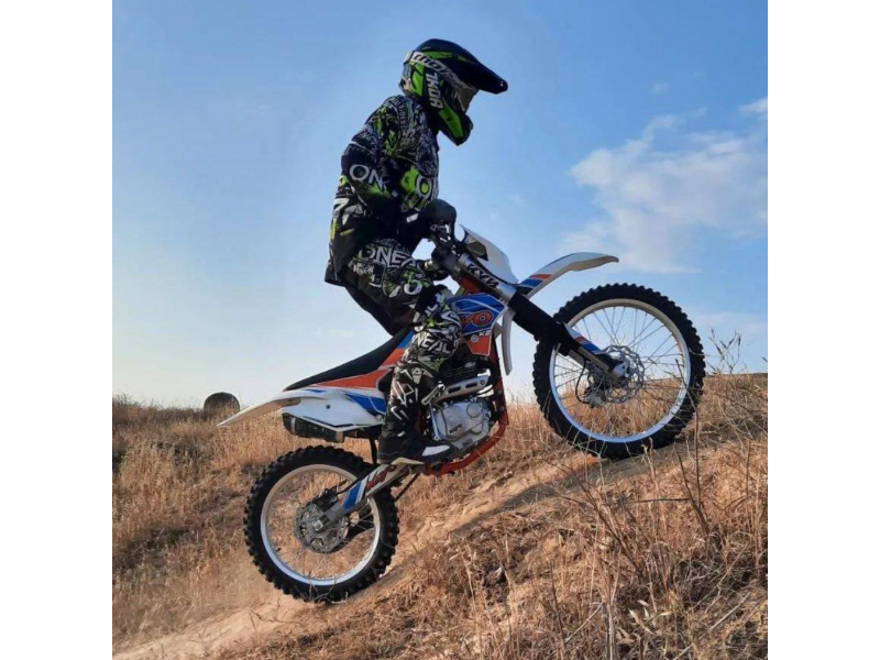 Kayo K2 – Motocicletă Off-Road 223cc, 4T, Răcire cu Aer