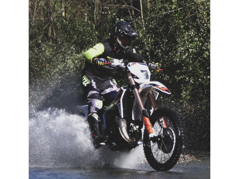 MOTOCICLETA CROSS ENDURO OFFROAD KAYO KT250 2T (ROTI 21" - 18") MOTOCICLETA CROSS ENDURO OFFROAD KAYO KT250 2T (ROTI 21" - 18")