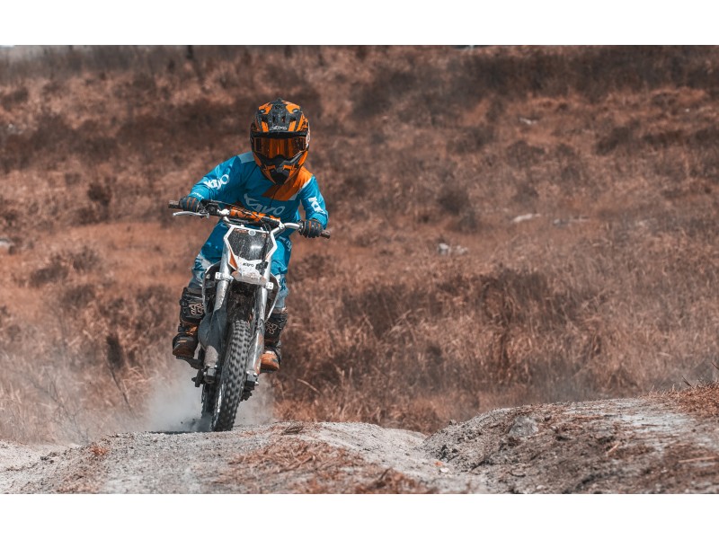 Kayo Mini 50cc – Motocicletă 2T Automată pentru Copii și Începători (ROTI 12" - 10") 