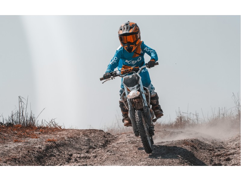 Kayo Mini 50cc – Motocicletă 2T Automată pentru Copii și Începători (ROTI 12" - 10") 