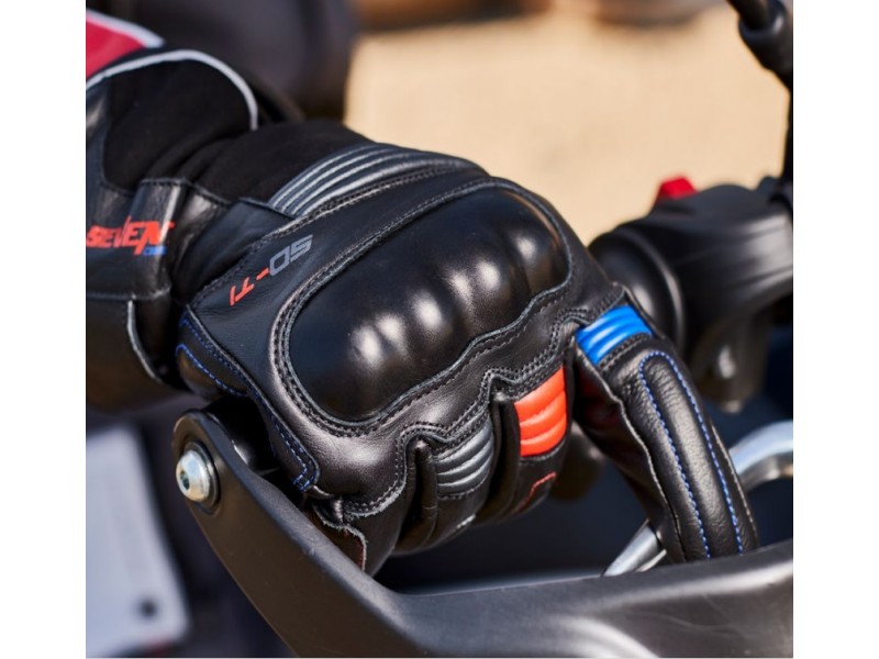 Manusi barbati Touring iarna Seventy model SD-T1 negru/albastru/rosu – WinterTex - degete tactile Manusi barbati Touring iarna Seventy model SD-T1 negru/albastru/rosu – WinterTex - degete tactile