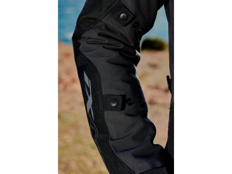 Geaca (jacheta) motociclete femei Racing/Roadster Ixon All season model Ilana LS culoare: negru/alb Geaca (jacheta) motociclete femei Racing/Roadster Ixon All season model Ilana LS culoare: negru/alb