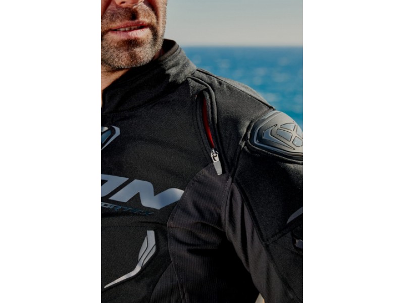 Geaca (jacheta) motociclete femei Racing/Roadster Ixon All season model Ilana LS culoare: negru/alb Geaca (jacheta) motociclete femei Racing/Roadster Ixon All season model Ilana LS culoare: negru/alb