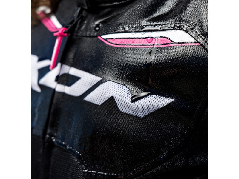 Geaca (jacheta) motociclete femei Racing/Roadster Ixon All season model Ilana LS culoare: negru/alb Geaca (jacheta) motociclete femei Racing/Roadster Ixon All season model Ilana LS culoare: negru/alb