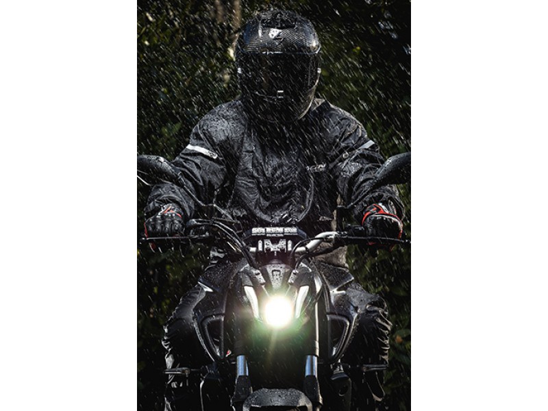 Geaca (jacheta) motociclete femei Racing/Roadster Ixon All season model Ilana LS culoare: negru/alb Geaca (jacheta) motociclete femei Racing/Roadster Ixon All season model Ilana LS culoare: negru/alb