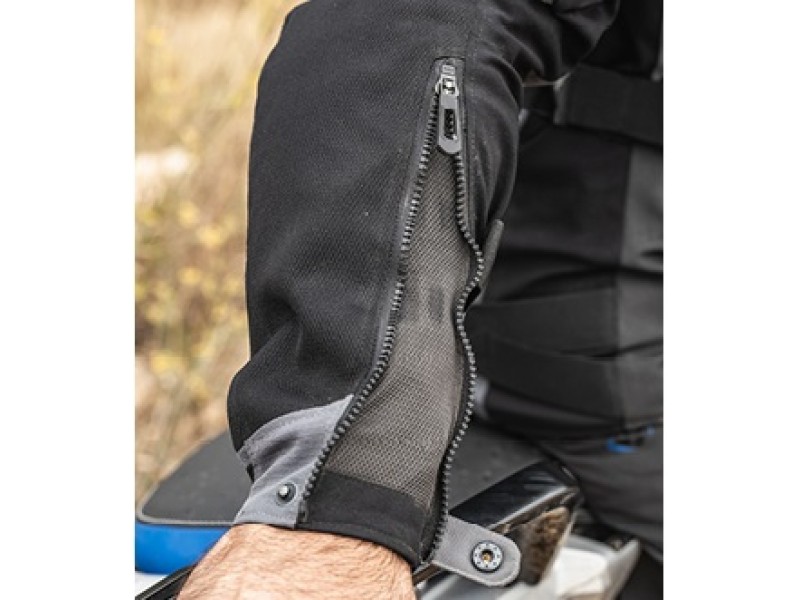 Geaca (jacheta) motociclete femei Racing/Roadster Ixon All season model Ilana LS culoare: negru/alb Geaca (jacheta) motociclete femei Racing/Roadster Ixon All season model Ilana LS culoare: negru/alb