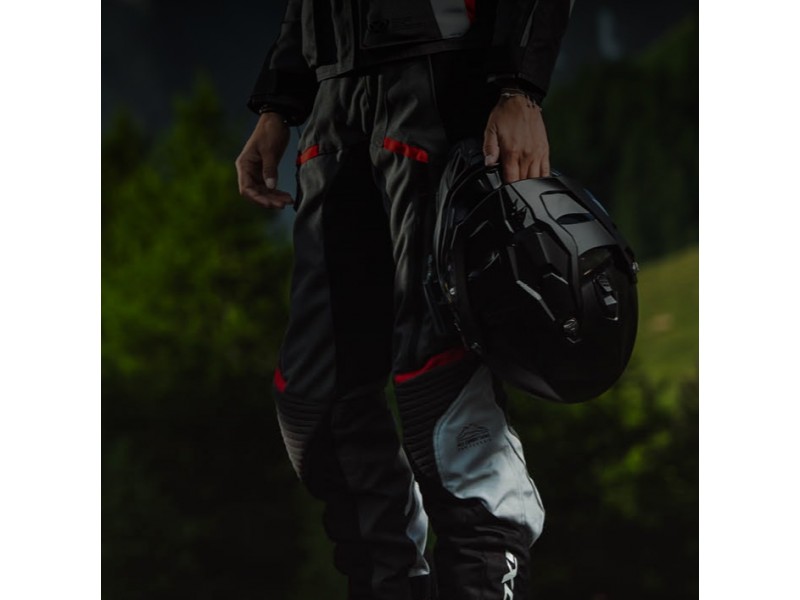 Geaca (jacheta) motociclete femei Racing/Roadster Ixon All season model Ilana LS culoare: negru/alb Geaca (jacheta) motociclete femei Racing/Roadster Ixon All season model Ilana LS culoare: negru/alb