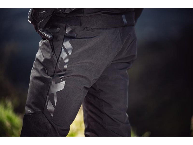 Geaca (jacheta) motociclete femei Racing/Roadster Ixon All season model Ilana LS culoare: negru/alb Geaca (jacheta) motociclete femei Racing/Roadster Ixon All season model Ilana LS culoare: negru/alb