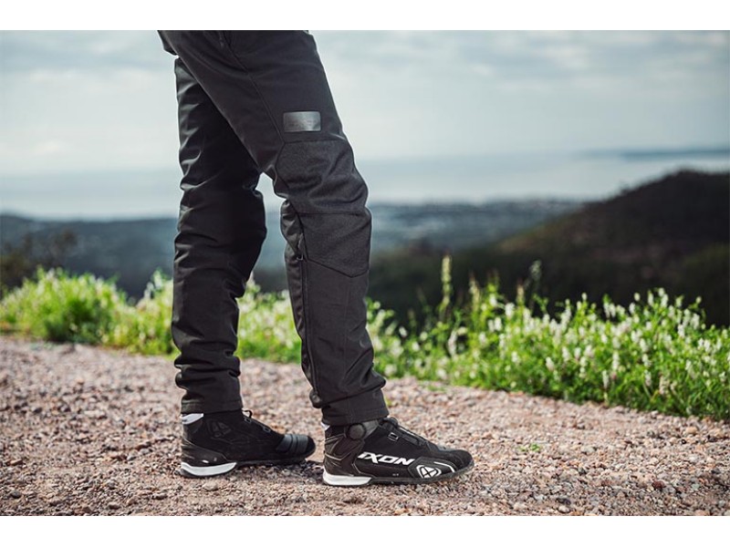 Geaca (jacheta) motociclete femei Racing/Roadster Ixon All season model Ilana LS culoare: negru/alb Geaca (jacheta) motociclete femei Racing/Roadster Ixon All season model Ilana LS culoare: negru/alb