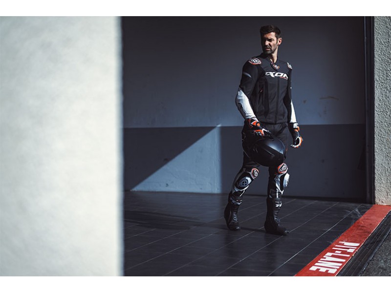 Geaca (jacheta) motociclete femei Racing/Roadster Ixon All season model Ilana LS culoare: negru/alb Geaca (jacheta) motociclete femei Racing/Roadster Ixon All season model Ilana LS culoare: negru/alb