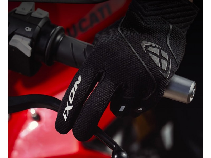 Geaca (jacheta) motociclete femei Racing/Roadster Ixon All season model Ilana LS culoare: negru/alb Geaca (jacheta) motociclete femei Racing/Roadster Ixon All season model Ilana LS culoare: negru/alb