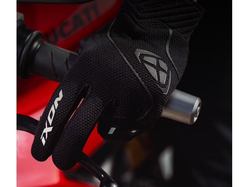 Geaca (jacheta) motociclete femei Racing/Roadster Ixon All season model Ilana LS culoare: negru/alb Geaca (jacheta) motociclete femei Racing/Roadster Ixon All season model Ilana LS culoare: negru/alb