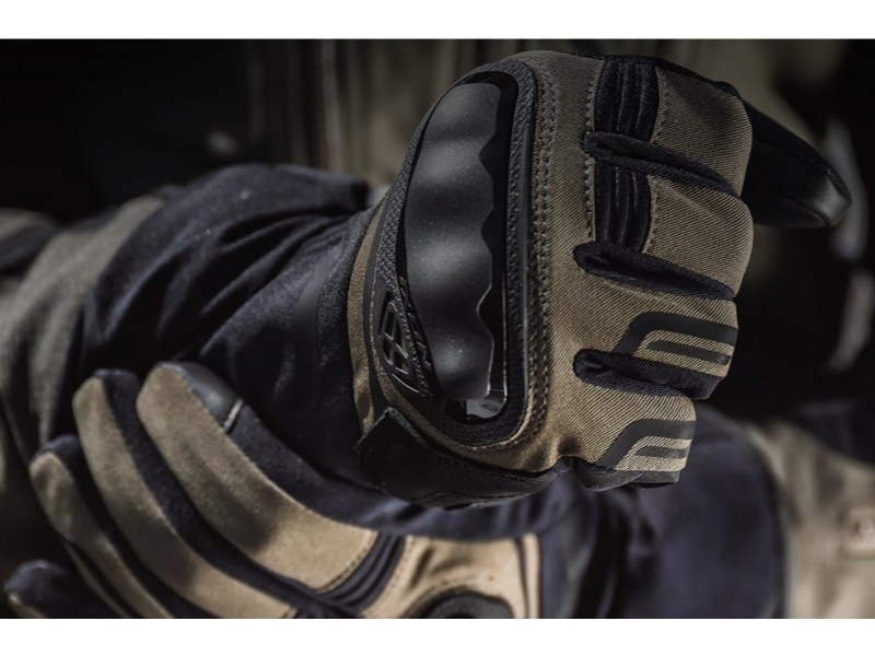 Geaca (jacheta) motociclete femei Racing/Roadster Ixon All season model Ilana LS culoare: negru/alb Geaca (jacheta) motociclete femei Racing/Roadster Ixon All season model Ilana LS culoare: negru/alb