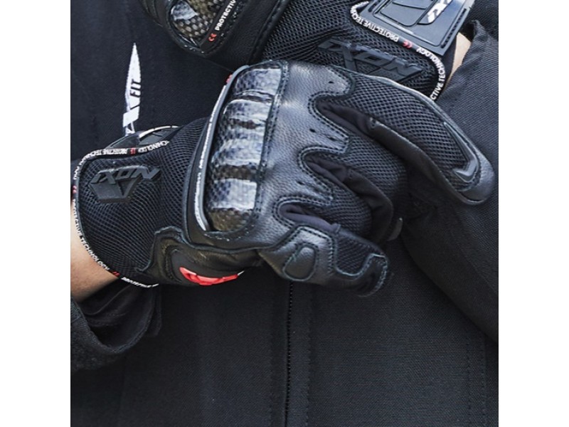 Geaca (jacheta) motociclete femei Racing/Roadster Ixon All season model Ilana LS culoare: negru/alb Geaca (jacheta) motociclete femei Racing/Roadster Ixon All season model Ilana LS culoare: negru/alb