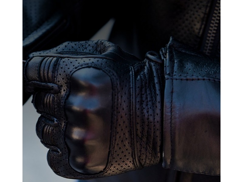 Geaca (jacheta) motociclete femei Racing/Roadster Ixon All season model Ilana LS culoare: negru/alb Geaca (jacheta) motociclete femei Racing/Roadster Ixon All season model Ilana LS culoare: negru/alb