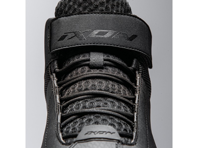 Geaca (jacheta) motociclete femei Racing/Roadster Ixon All season model Ilana LS culoare: negru/alb Geaca (jacheta) motociclete femei Racing/Roadster Ixon All season model Ilana LS culoare: negru/alb