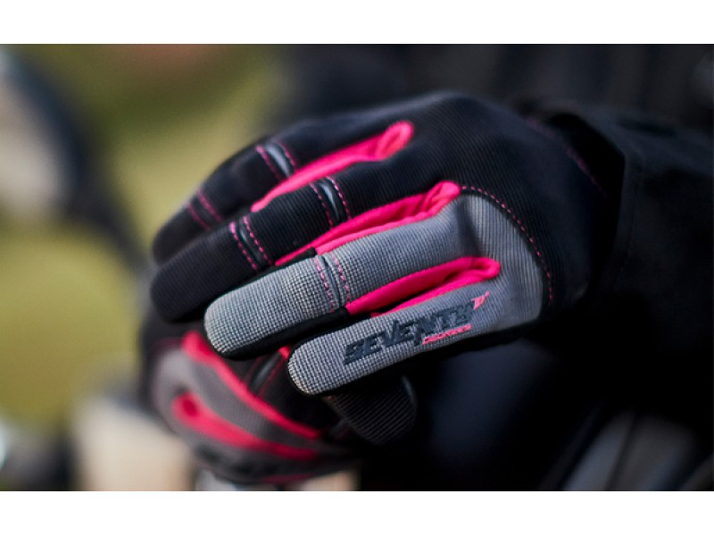 Geaca (jacheta) motociclete femei Racing/Roadster Ixon All season model Ilana LS culoare: negru/alb Geaca (jacheta) motociclete femei Racing/Roadster Ixon All season model Ilana LS culoare: negru/alb