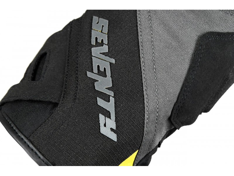 Geaca (jacheta) motociclete femei Racing/Roadster Ixon All season model Ilana LS culoare: negru/alb Geaca (jacheta) motociclete femei Racing/Roadster Ixon All season model Ilana LS culoare: negru/alb