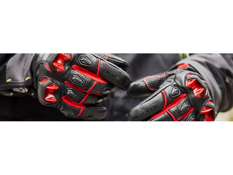 Geaca (jacheta) motociclete femei Racing/Roadster Ixon All season model Ilana LS culoare: negru/alb Geaca (jacheta) motociclete femei Racing/Roadster Ixon All season model Ilana LS culoare: negru/alb