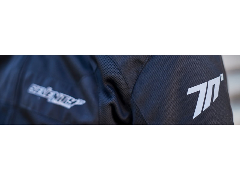 Geaca (jacheta) motociclete femei Racing/Roadster Ixon All season model Ilana LS culoare: negru/alb Geaca (jacheta) motociclete femei Racing/Roadster Ixon All season model Ilana LS culoare: negru/alb