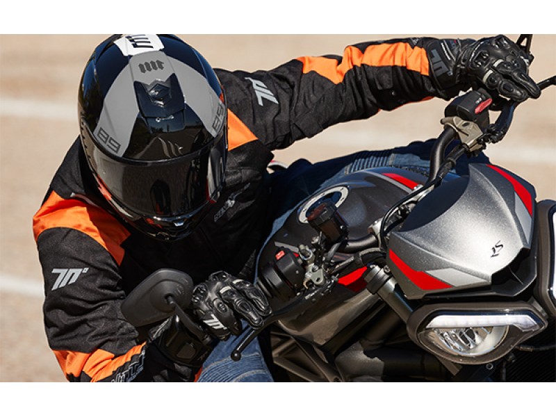 Geaca (jacheta) motociclete femei Racing/Roadster Ixon All season model Ilana LS culoare: negru/alb Geaca (jacheta) motociclete femei Racing/Roadster Ixon All season model Ilana LS culoare: negru/alb