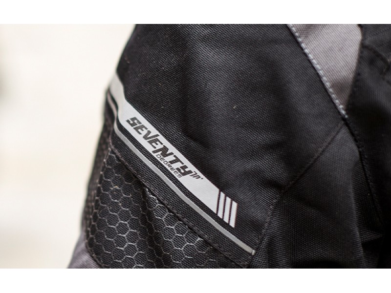 Geaca (jacheta) motociclete femei Racing/Roadster Ixon All season model Ilana LS culoare: negru/alb Geaca (jacheta) motociclete femei Racing/Roadster Ixon All season model Ilana LS culoare: negru/alb