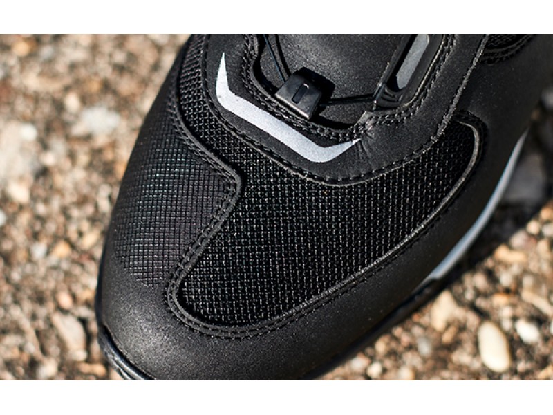 Geaca (jacheta) motociclete femei Racing/Roadster Ixon All season model Ilana LS culoare: negru/alb Geaca (jacheta) motociclete femei Racing/Roadster Ixon All season model Ilana LS culoare: negru/alb