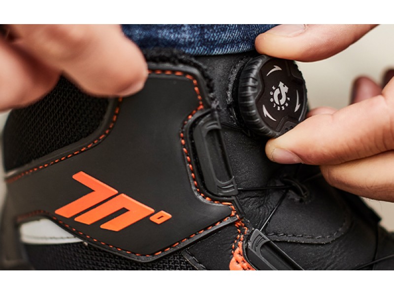 Geaca (jacheta) motociclete femei Racing/Roadster Ixon All season model Ilana LS culoare: negru/alb Geaca (jacheta) motociclete femei Racing/Roadster Ixon All season model Ilana LS culoare: negru/alb