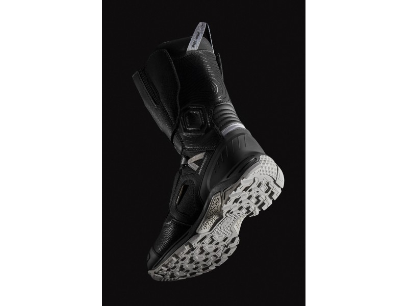 Geaca (jacheta) motociclete femei Racing/Roadster Ixon All season model Ilana LS culoare: negru/alb Geaca (jacheta) motociclete femei Racing/Roadster Ixon All season model Ilana LS culoare: negru/alb