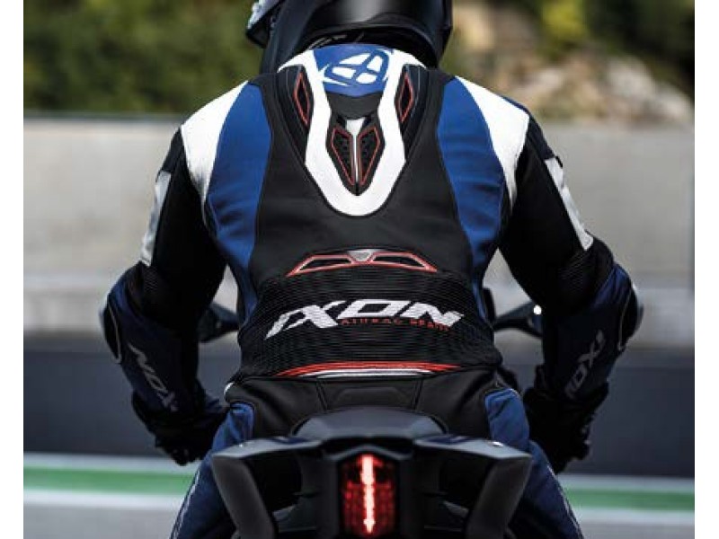 Costum (combinezon) motociclete barbati piele Ixon vara model Vendetta Evo culoare: negru