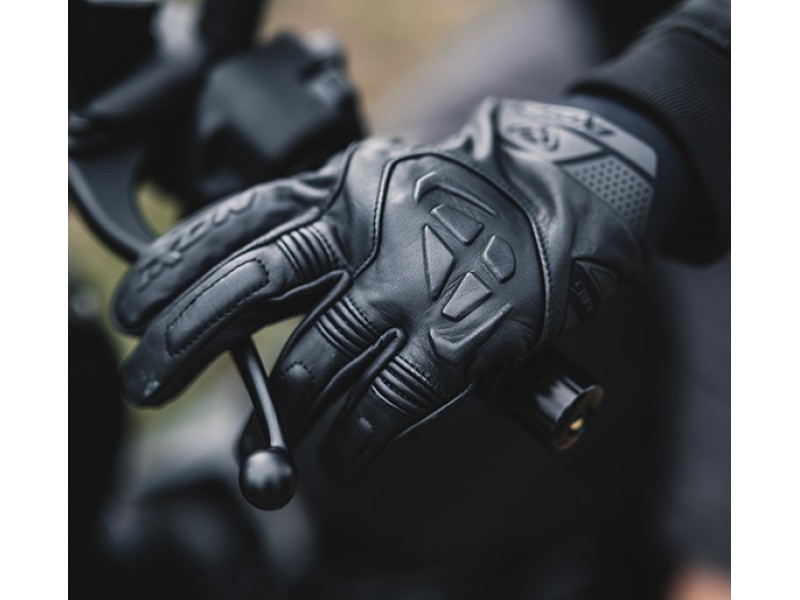 Manusi barbati Roadster vara piele Ixon model MIG 2 Leather MS culoare: negru - degete tactile Manusi barbati Roadster vara piele Ixon model MIG 2 Leather MS culoare: negru - degete tactile