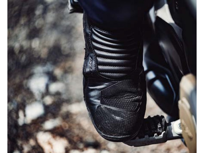 Ghete (cizme) moto Touring/Adventure barbati All Season Ixon model Midgard WP MS culoare: negru (100% waterproof)