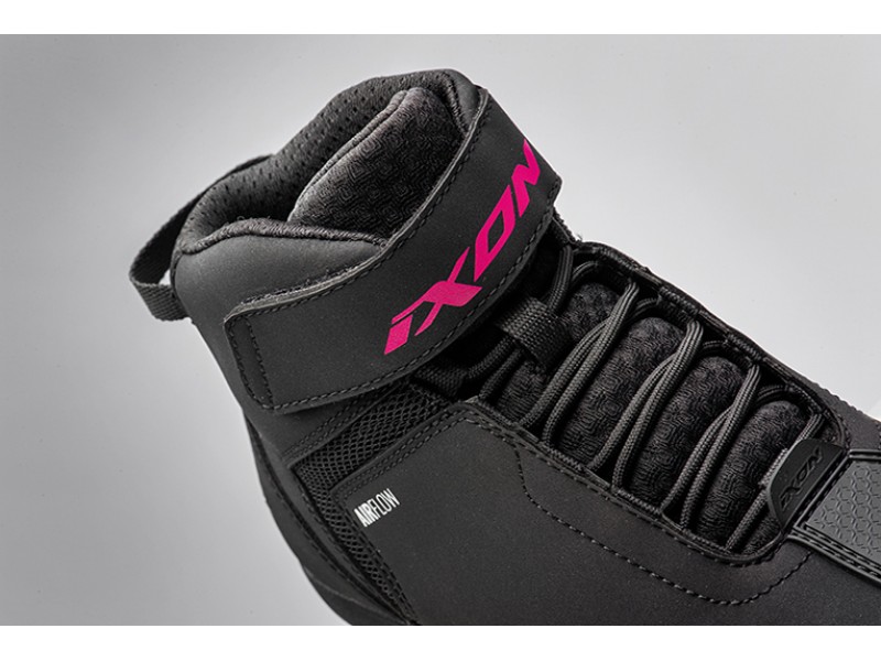 Ghete moto Roadster femei All Season Ixon model Gambler LS culoare: negru/fuchsia (roz)