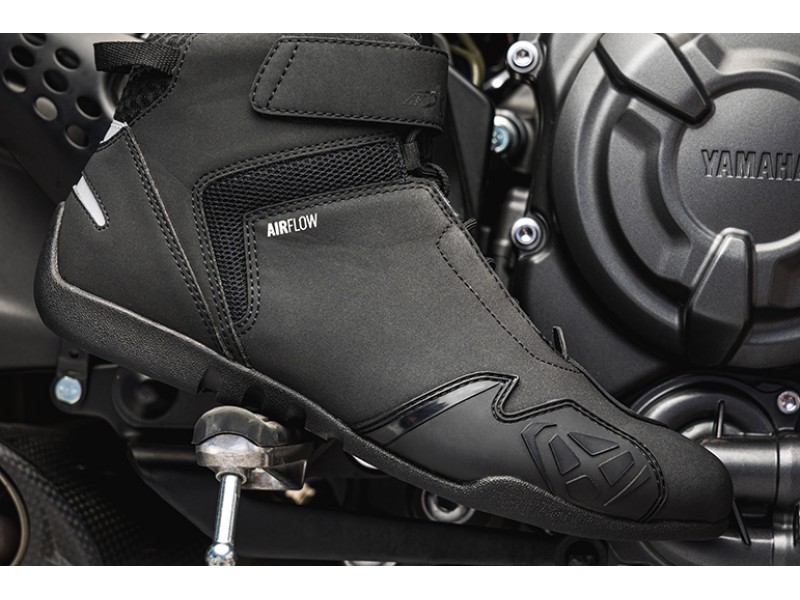 Ghete moto Roadster barbati All Season Ixon model Gambler MS culoare: negru