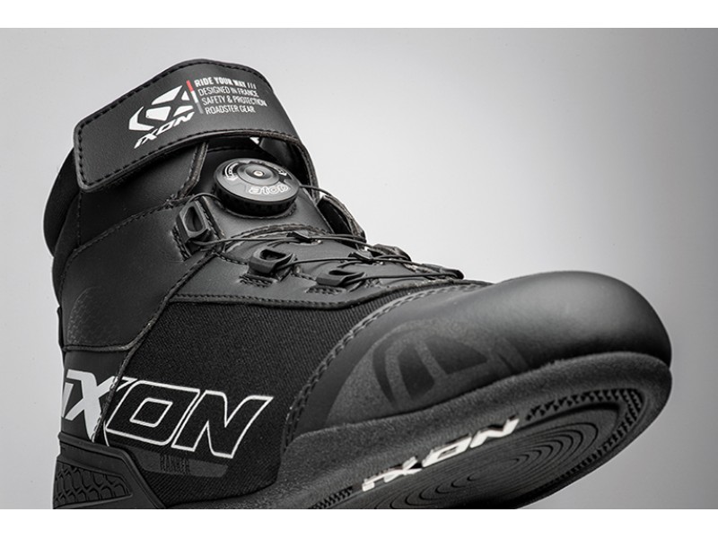 Ghete moto Roadster barbati all season Ixon model Ranker MS culoare: negru/alb