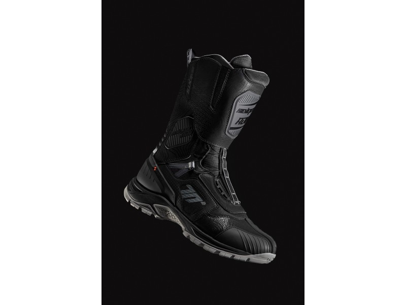 Ghete (cizme) moto Adventure (Touring) Unisex Seventy model SD-BA6 Stelvio culoare: negru/gri Ghete (cizme) moto Adventure (Touring) Unisex Seventy model SD-BA6 Stelvio culoare: negru/gri