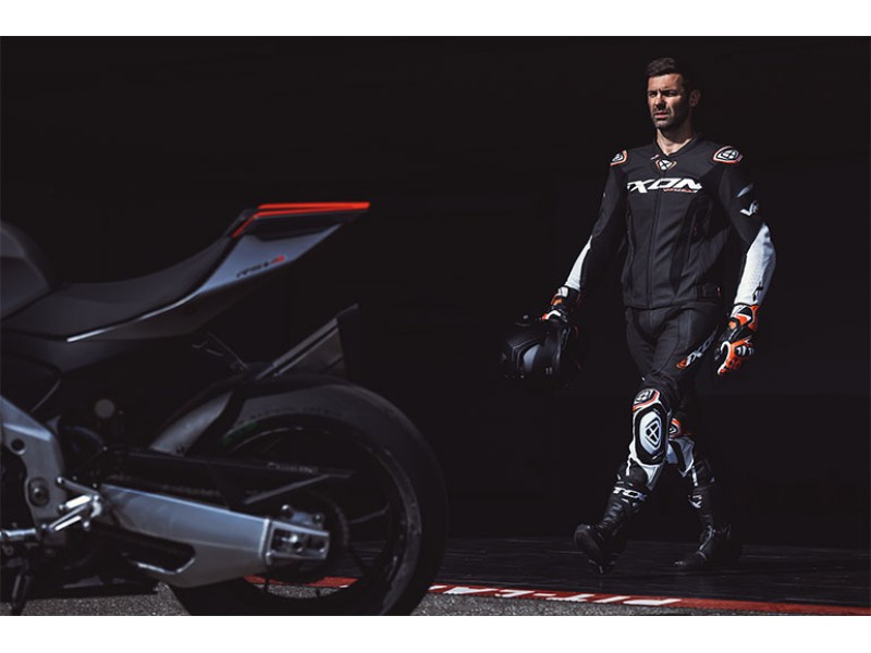 Pantaloni motociclete barbati piele Racing Ixon vara model Vortex 3 MS culoare: negru/alb Pantaloni motociclete barbati piele Racing Ixon vara model Vortex 3 MS culoare: negru/alb