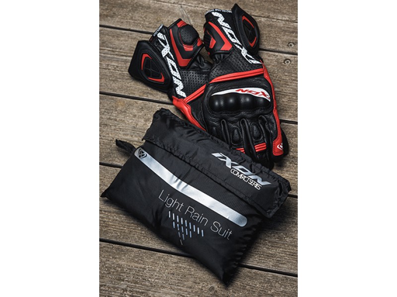 Costum moto ploaie Ixon model Compact Suit culoare: negru (montare peste echipament) Costum moto ploaie Ixon model Compact Suit culoare: negru (montare peste echipament)
