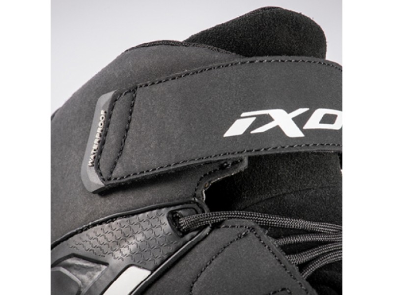 Ghete moto Roadster barbati All Season Ixon model Gambler WP MS culoare: negru/alb (100% waterproof)