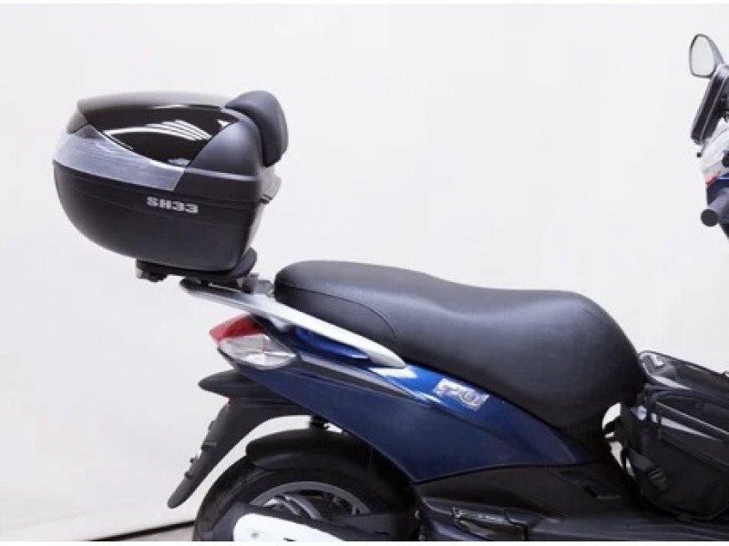 Portbagaj metalic spate Piaggio Fly (14-18) 4T AC 50cc  - Fly 125 (13-16) 4T 3V AC 125cc (culoare: negru) Portbagaj metalic spate Piaggio Fly (14-18) 4T AC 50cc  - Fly 125 (13-16) 4T 3V AC 125cc (culoare: negru)