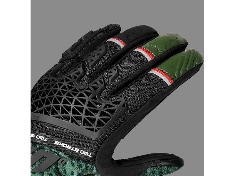Manusi barbati Naked/Adventure vara Seventy model SD-N60 Two Stroke culoare: negru/verde/rosu - degete tactile Manusi barbati Naked/Adventure vara Seventy model SD-N60 Two Stroke culoare: negru/verde/rosu - degete tactile