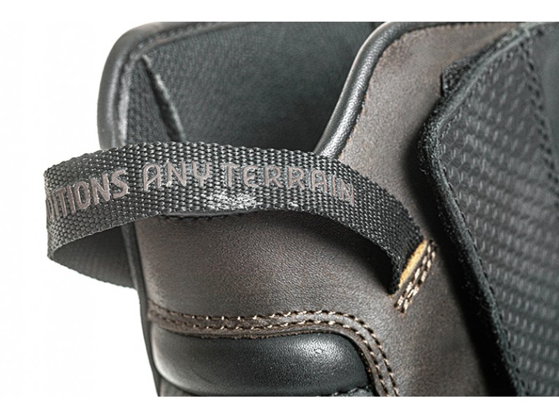Ghete (cizme) moto Touring/Adventure barbati All Season Ixon model Klay WP MS culoare: maro/negru (100% waterproof) Ghete (cizme) moto Touring/Adventure barbati All Season Ixon model Klay WP MS culoare: maro/negru (100% waterproof)