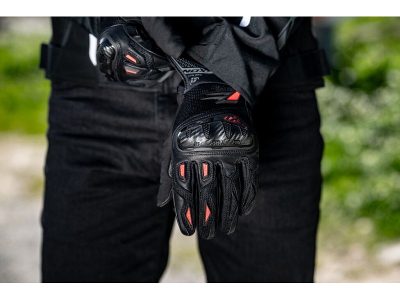 Manusi barbati Roadster vara piele/textil Ixon model Rise Air 2 MS culoare: negru/rosu - degete tactile