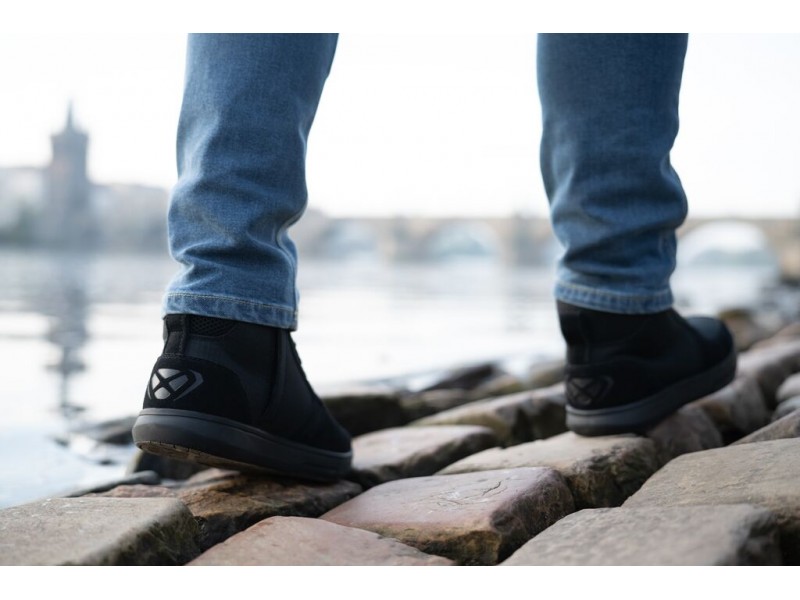 Ghete moto Urban barbati vara Ixon model Ghost Air MS culoare: negru