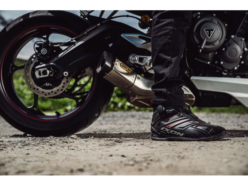 Ghete moto Roadster barbati All Season Ixon model Bull 2 WP ULTRA MS culoare: negru/antracit/rosu (100% waterproof)