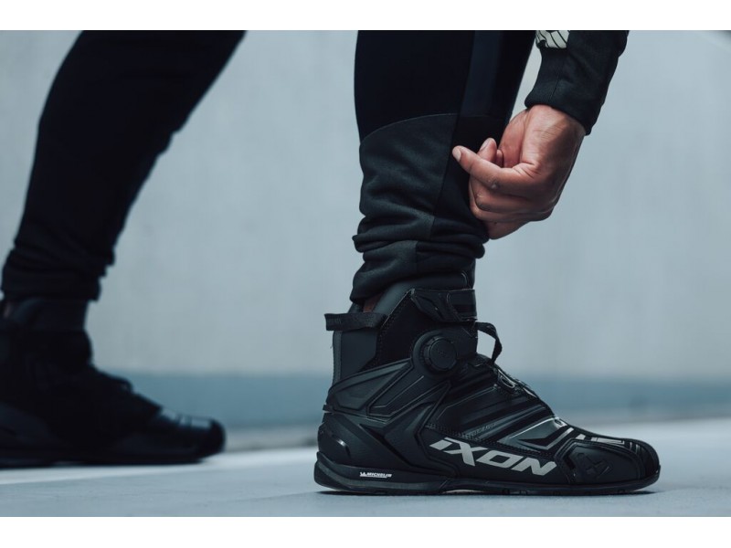 Ghete moto Roadster barbati All Season Ixon model Bull 2 WP ULTRA MS culoare: negru/antracit (100% waterproof)