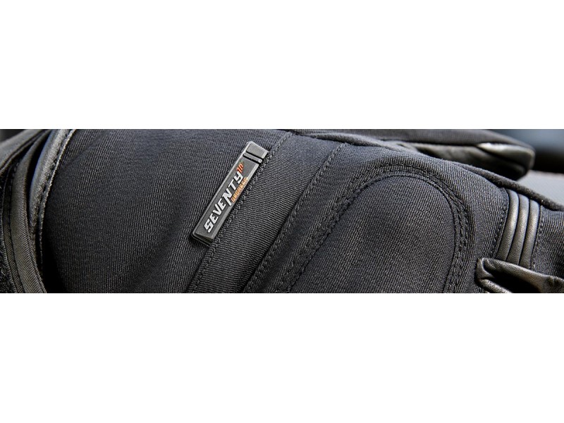 Manusi barbati iarna Seventy model SD-C9 negru – WinterTex - degete tactile Manusi barbati iarna Seventy model SD-C9 negru – WinterTex - degete tactile