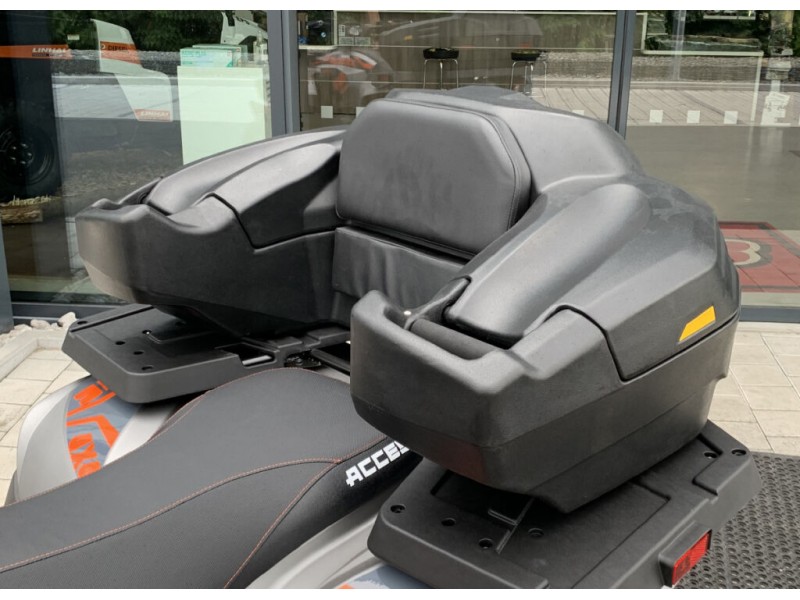 Cutie ATV spate, cu spatar si manere pasager, Shark L7500 75 litri 106x61x43 cm Cutie ATV spate, cu spatar si manere pasager, Shark L7500 75 litri 106x61x43 cm